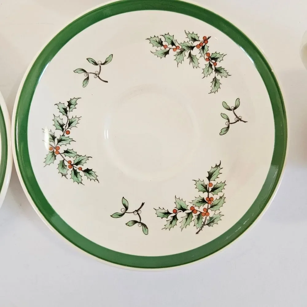 Vintage Spode England Christmas Tree Holly Eight Piece Tea Cup Saucer Set S-3324